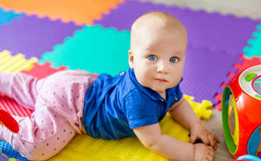 Какие бывают развивающие коврики для детей и как их правильно выбирать