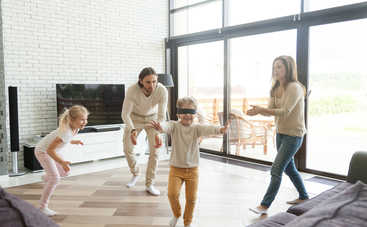 5 простых и знакомых всем игр, которые помогут ребенку побороть страхи