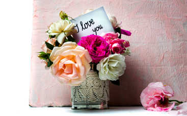 Подарунок бабусі на 8 березня: 5 ідей ваз своїми руками