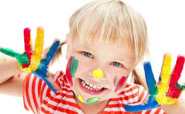 Рисование двумя руками одновременно развивает интеллект ребенка