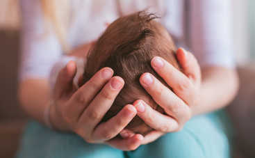 5 мифов о родничке, которые пугают всех родителей