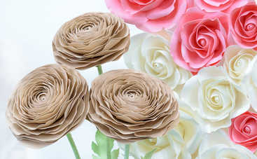 Гігантська паперова троянда: оригінальний подарунок на 8 березня