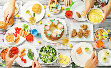 Як накрити святковий стіл смачно та недорого