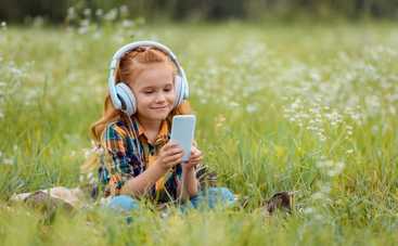 Когда ребенку покупать первый мобильный телефон: мнение экспертов