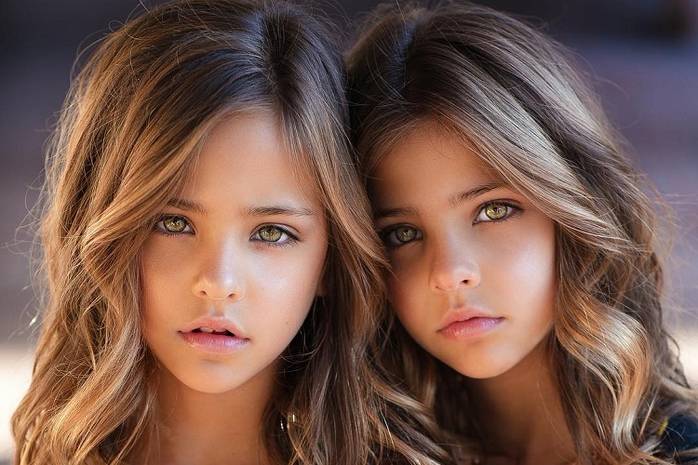 Девочки-близняшки неземной внешности названы самыми красивыми в ...