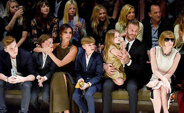 Виктория Бэкхем: многодетная мама, дизайнер, певица и модель