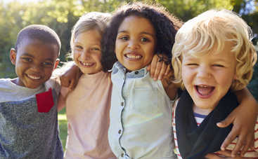 Что такое эмоциональный интеллект: как помочь ребенку понимать других