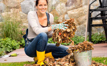 Чому не можна палити опале листя: лікарі застерігають