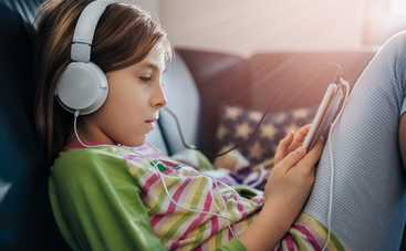 Чем опасны наушники для слуха ребенка: доктор Комаровский