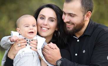 Сыну Джамалы 1 годик: трогательные фото с мужем и сыном