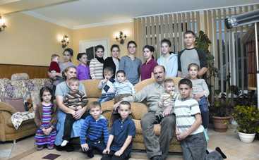 Скільки Бог дасть дітей, стільки й буде: найбагатодітніша мама України вражає