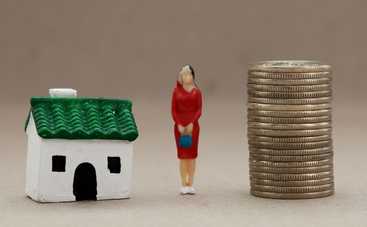 Новшества соцзащиты с 1 апреля: кто получит надбавки, а кого не пустят к врачу