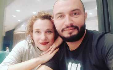 Футболка и кеды: известная украинская телеведущая вышла замуж во второй раз