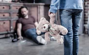 Воспитать алкоголика: 4 родительские ошибки, которые формируют зависимости