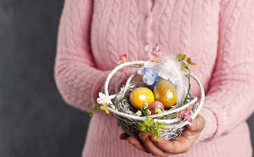 Плетеная пасхальная корзинка из старых газет и журналов: мастер-класс