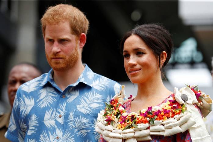 После рождения первенца королева сошлет Меган Маркл и принца Гарри в Африку