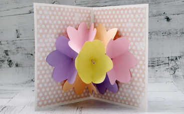 Подарок для мамочки: 3D открытка с объемными цветами на День матери