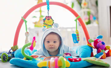 Как выбрать мобиль и подвески для ребенка 0-6 месяцев: полезные советы