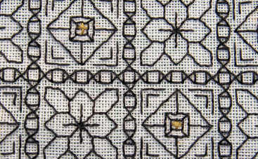 Что такое блэкворк: секреты монохромной вышивки