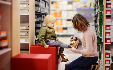 Как сэкономить на покупке детской обуви: дельные советы для родителей