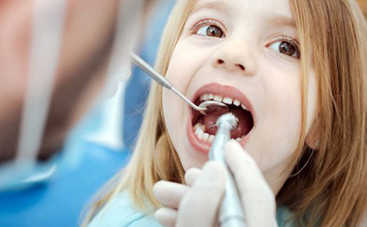 Фторирование детских зубов: за или против?