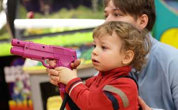 Покупать ли детям игрушечное оружие: вред и польза для детской психики